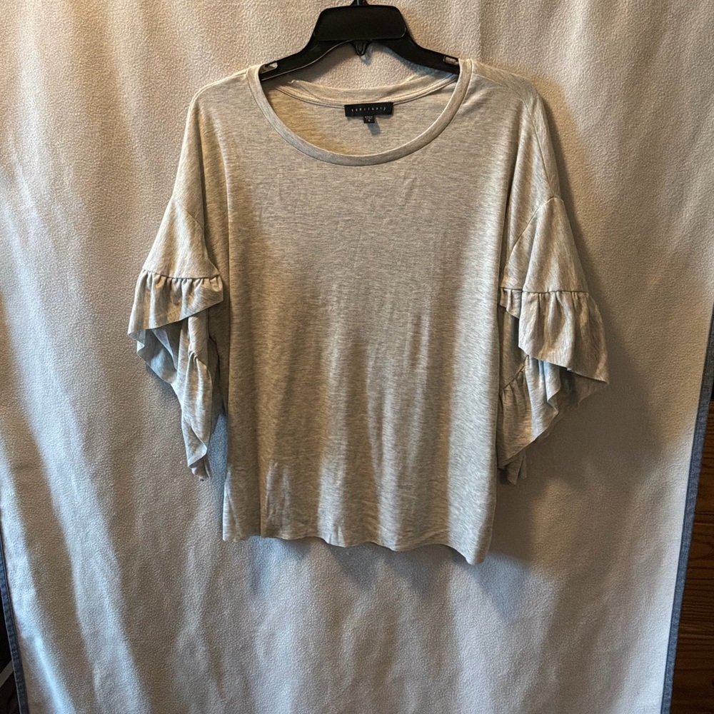 Sanctuary Light Gray Ruffle Sleeve Tee